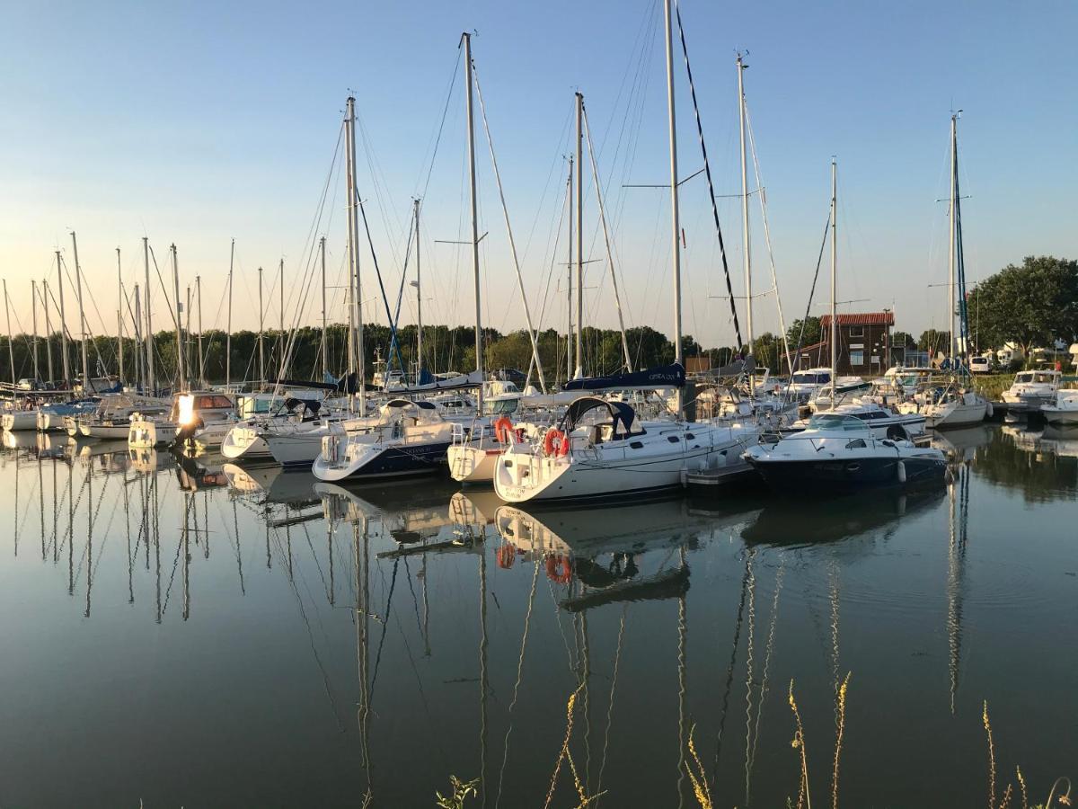 Mobil Home Avec Spacieuse Terrasse A Meschers Proche De Royan Kültér fotó